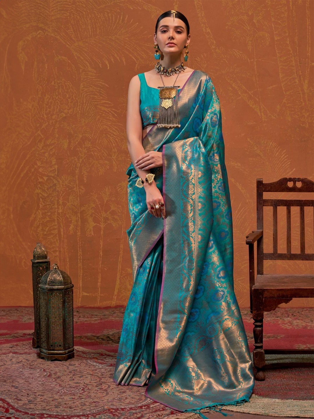 

DEVATITHI Woven Design Zari Saree, Blue