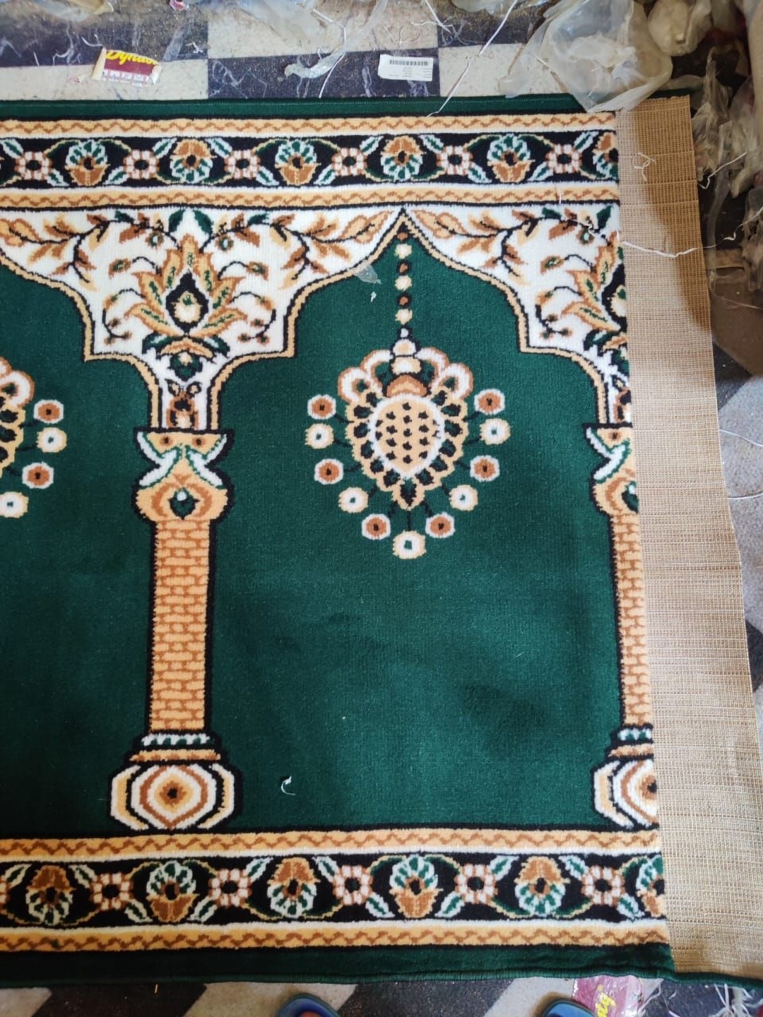 

Samjeeda Handloom carpets Black Geometric Anti-Skid Polyester Carpet