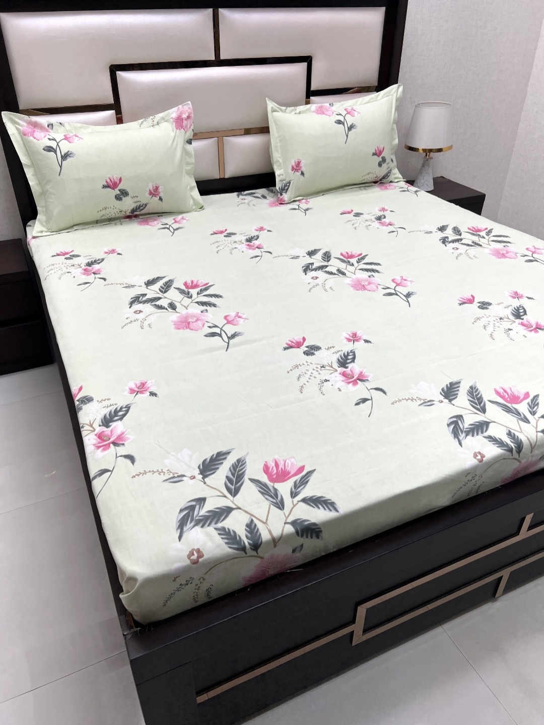 

Pure Decor Queen Size Double Bedsheet With 2 Pillow Covers 2.28m X 2.54m, Green