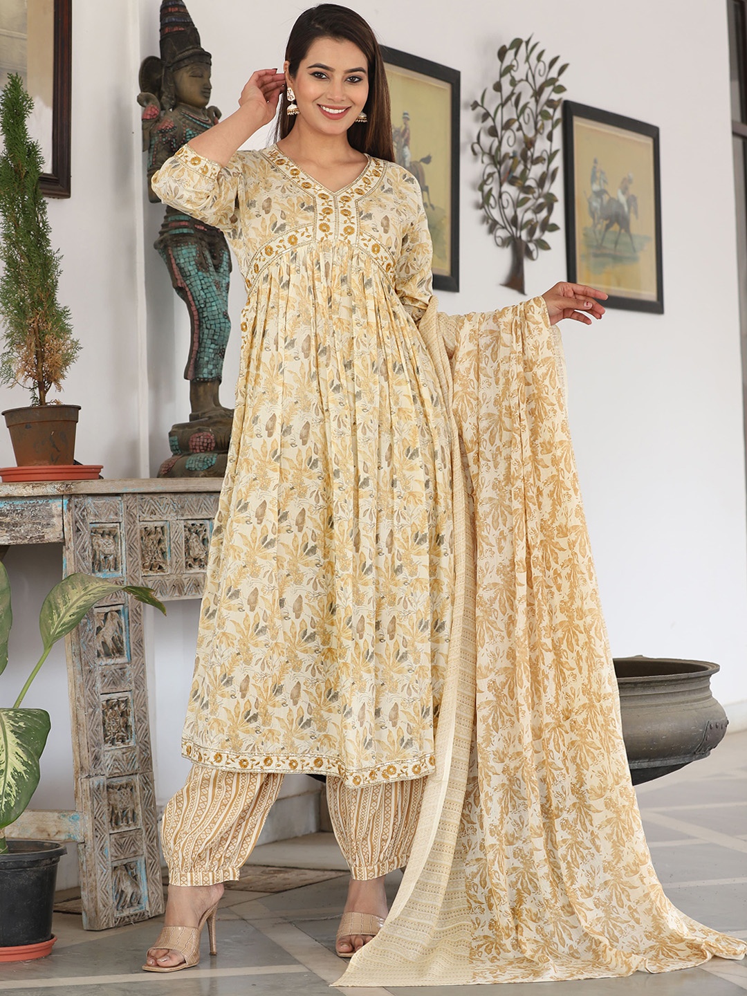 

ARANGETRAM Floral Printed V-Neck Anarkali Kurta With Salwar & Dupatta, Cream