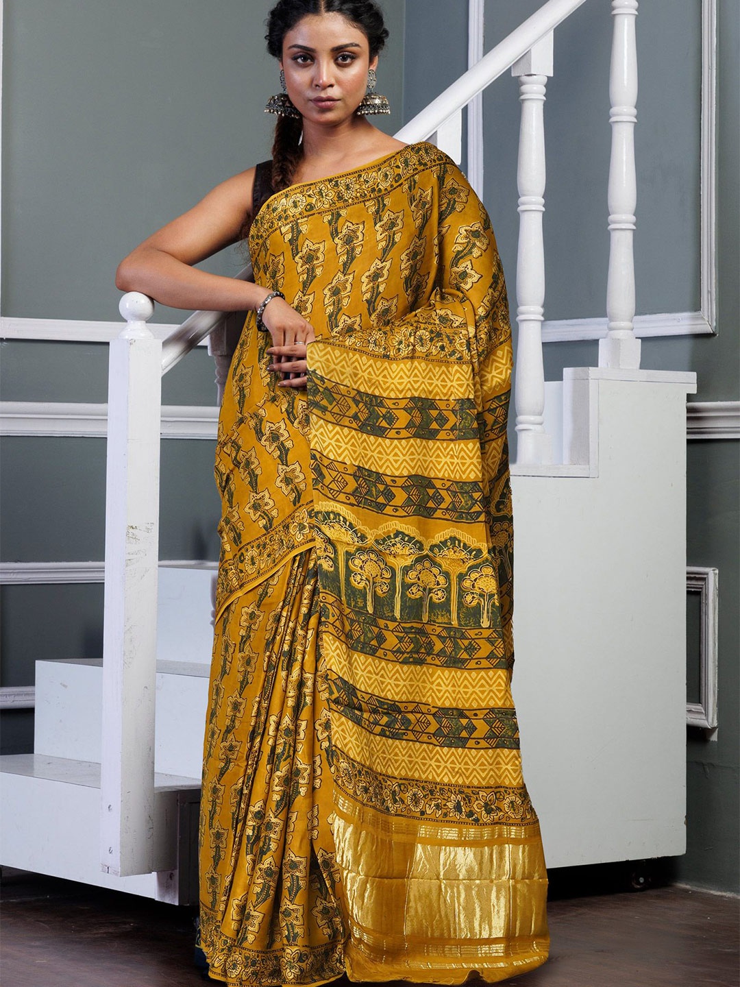 

Unnati Silks Floral Printed Zari Pure Silk Handloom Block Print Saree, Yellow