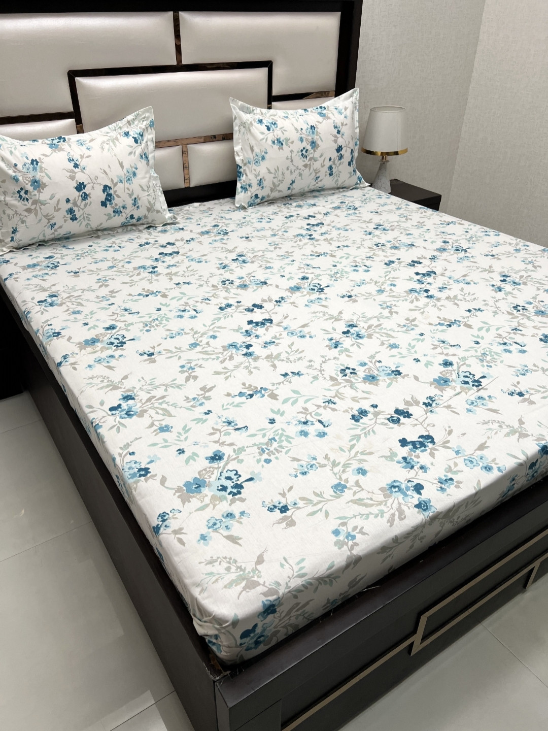 

Pure Decor Royal Passion White 380 TC Pure Cotton Queen Bedsheet Set-2.29 m x 2.53 m