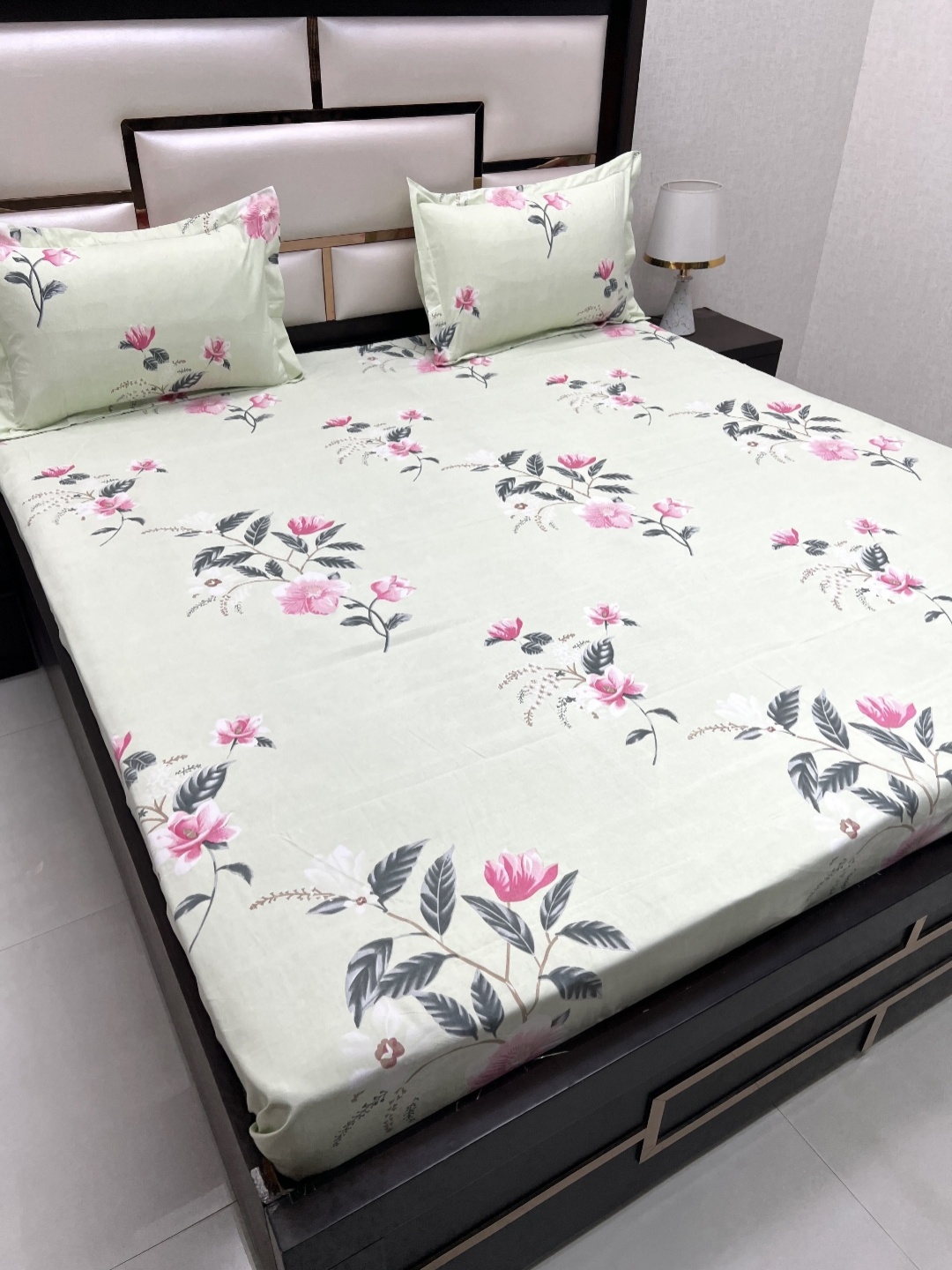 

Pure Decor Amulya Green & Pink 220 TC Floral Queen Bedsheet Set-2.29 m x 2.54 m