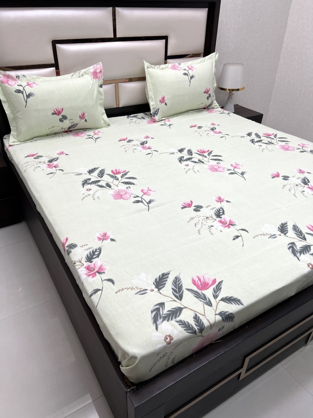 

Pure Decor Queen Size Double Bedsheet With 2 Pillow Covers 2.28m X 2.54m, Green