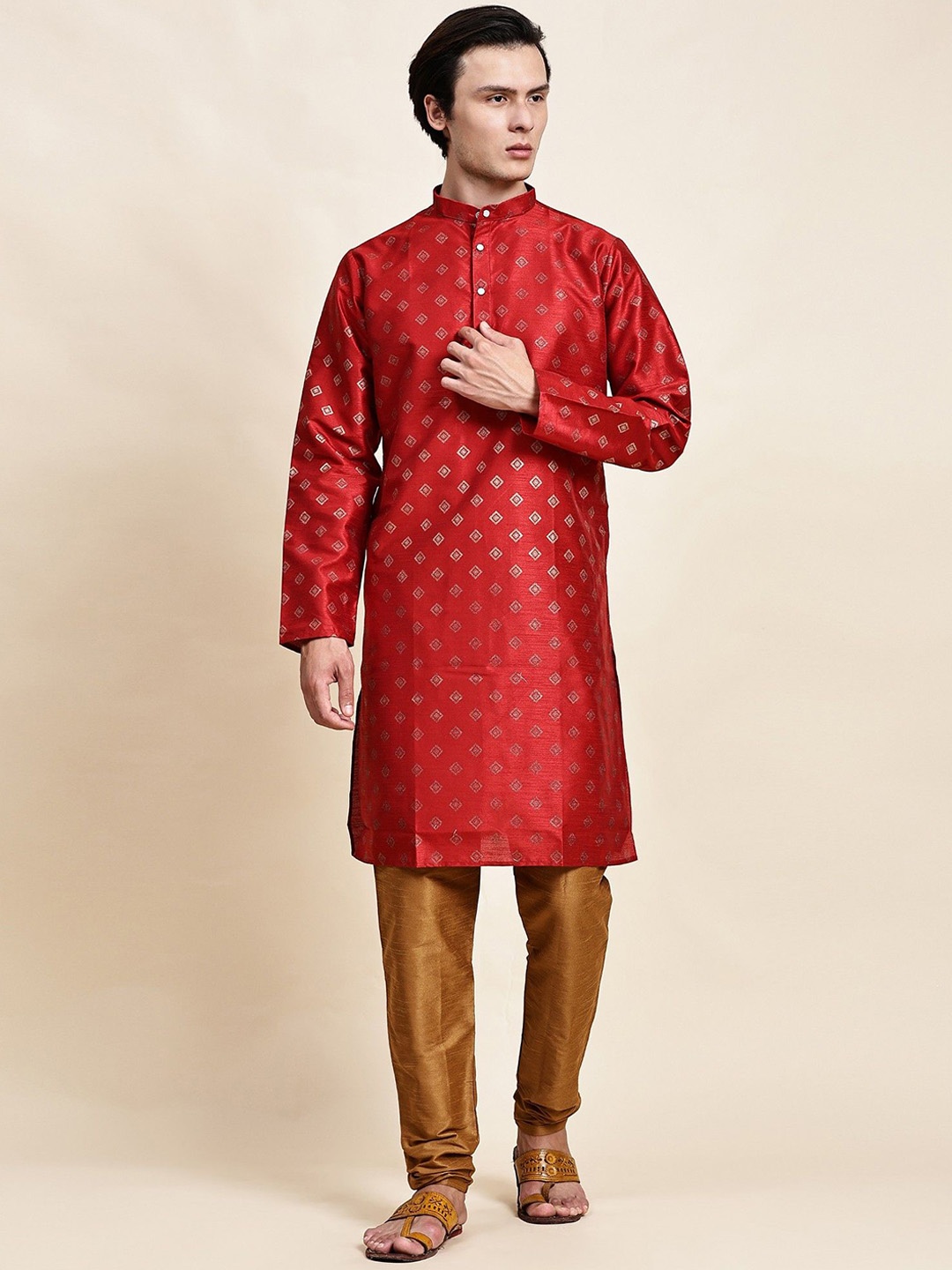 

SKAVIJ Ethnic Motifs Printed Mandarin Collar Regular Straight Kurta with Pyjamas, Red