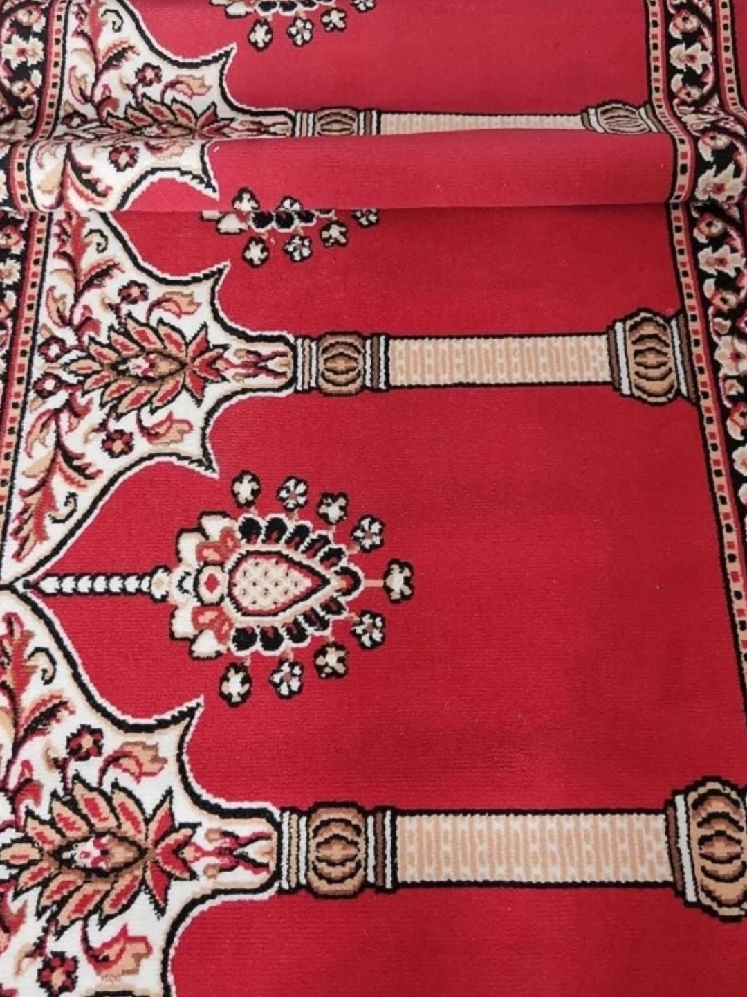 

Samjeeda Handloom carpets Black Geometric Anti-Skid Polyester Carpet