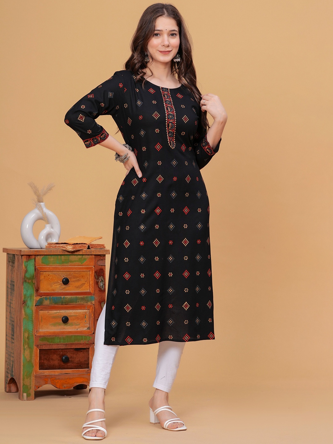 

PURSHOTTAM WALA Floral Printed Gotta Patti Straight Kurta, Black