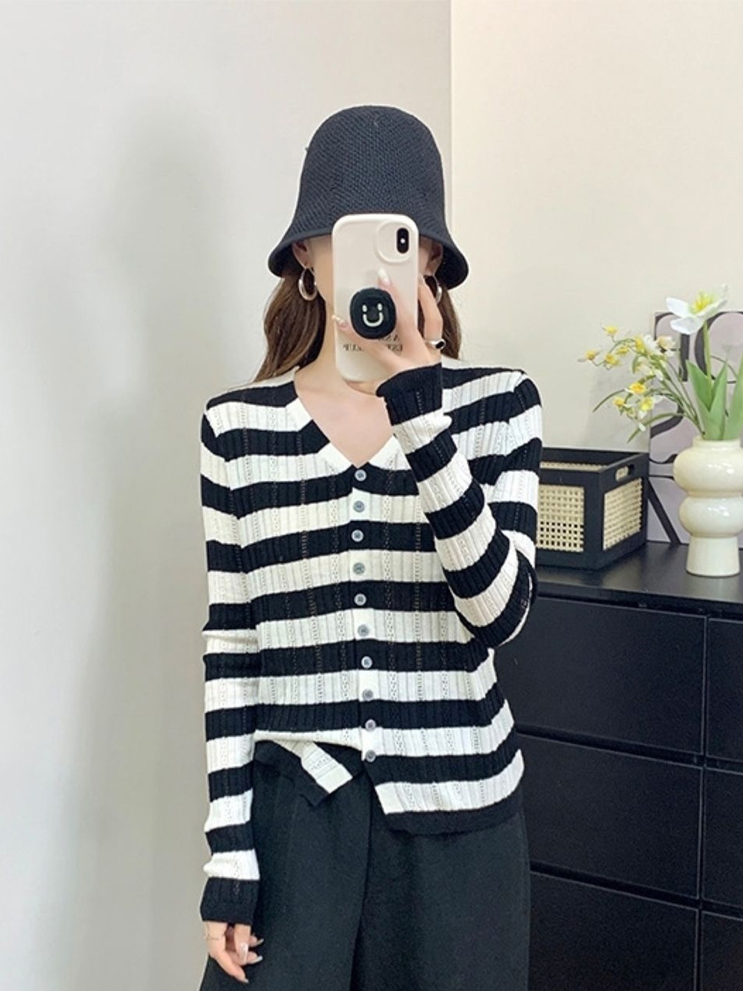 

KPOP Women Striped Front-Open Sweater, Black