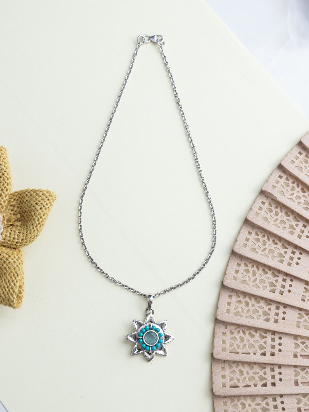 

Shyle 925 Sterling Silver Floral Pendant With Chain