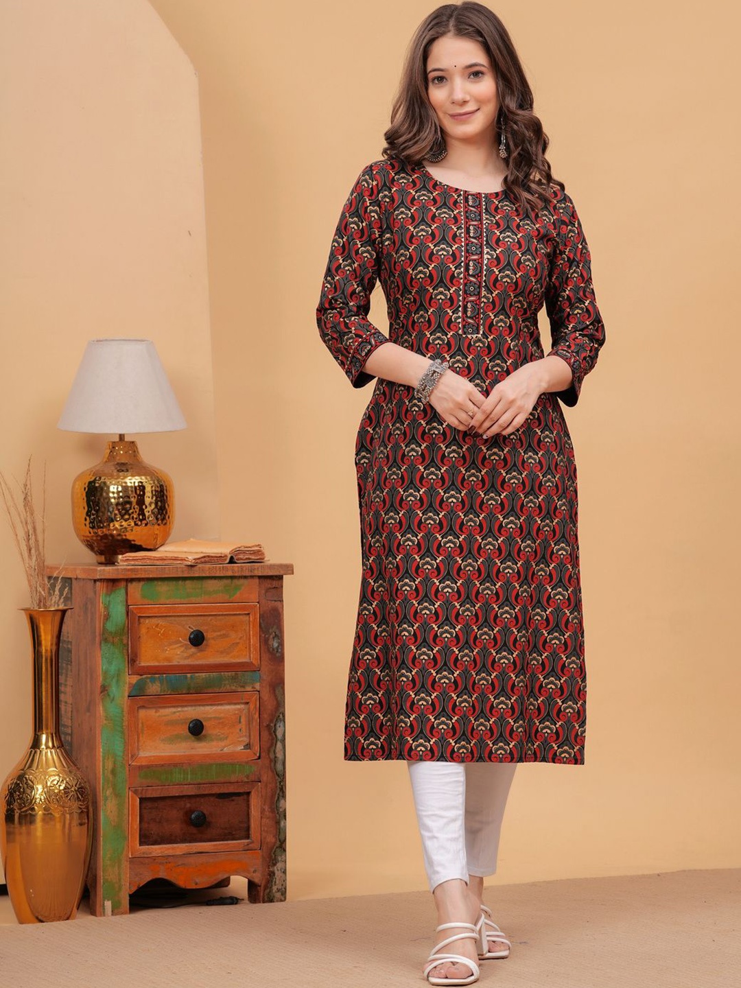 

PURSHOTTAM WALA Floral Printed Gotta Patti Straight Kurta, Maroon