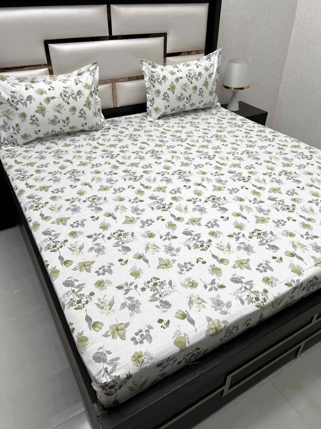 

Pure Decor Royal Passion White Floral 400 TC Floral Queen Bedsheet Set-2.29 m x 2.53 m