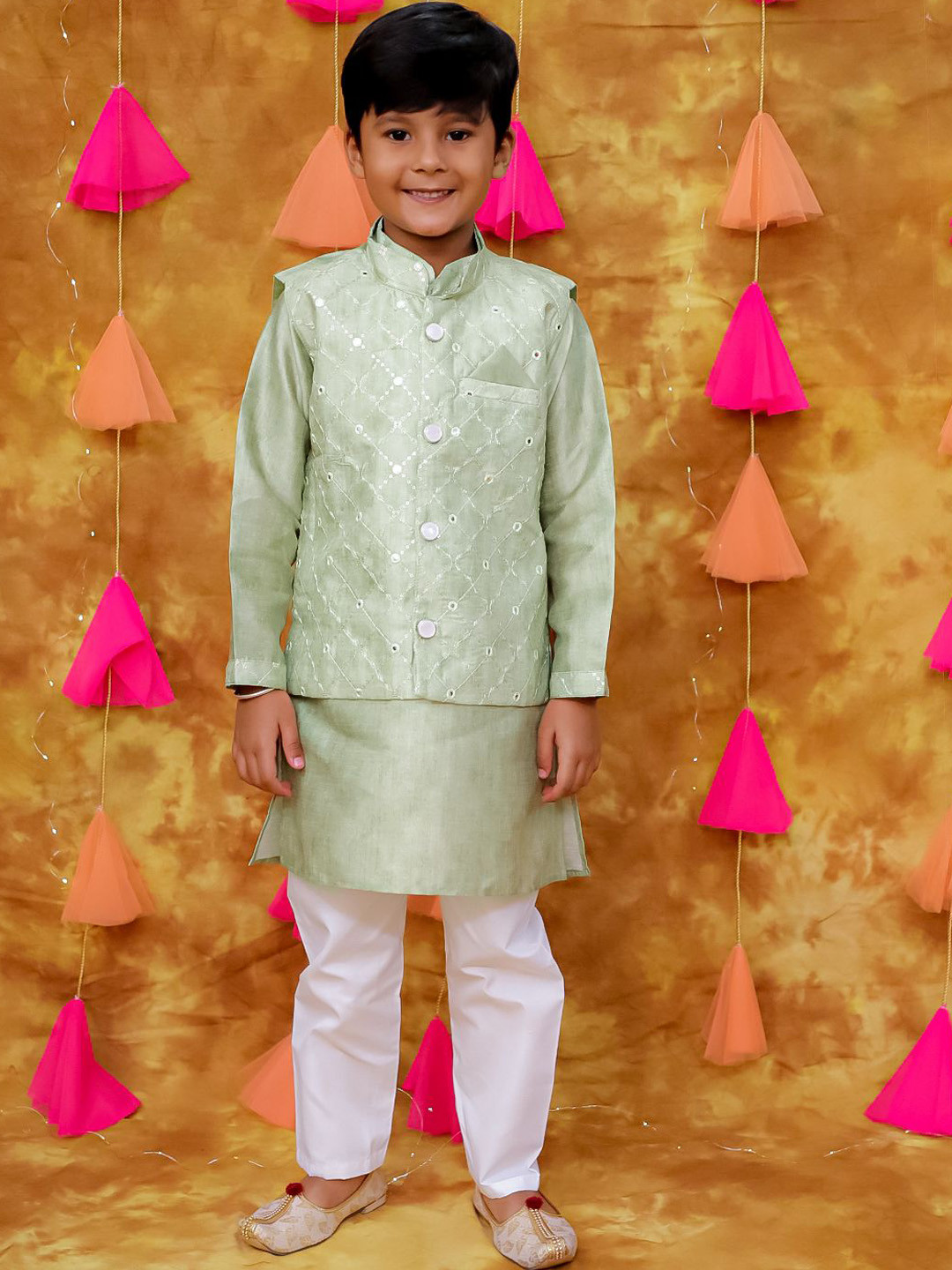 

KID1 Boys Mirror Work & Sequinned Straight Kurta With Pyjama & Jacket, Green