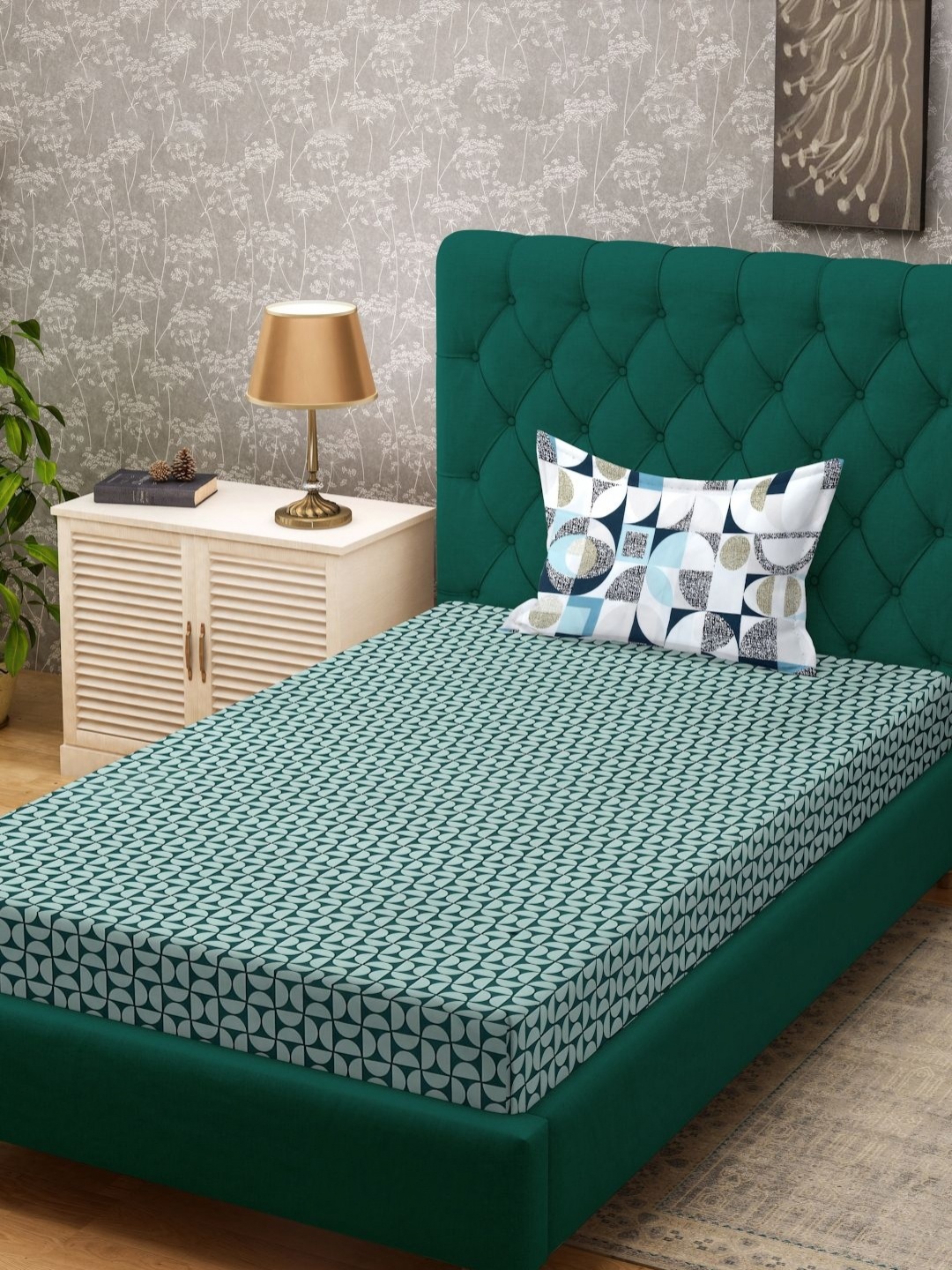 

Aura Green & White Geometric Printed Flat 300TC Single Bedsheet With Pillow Cover