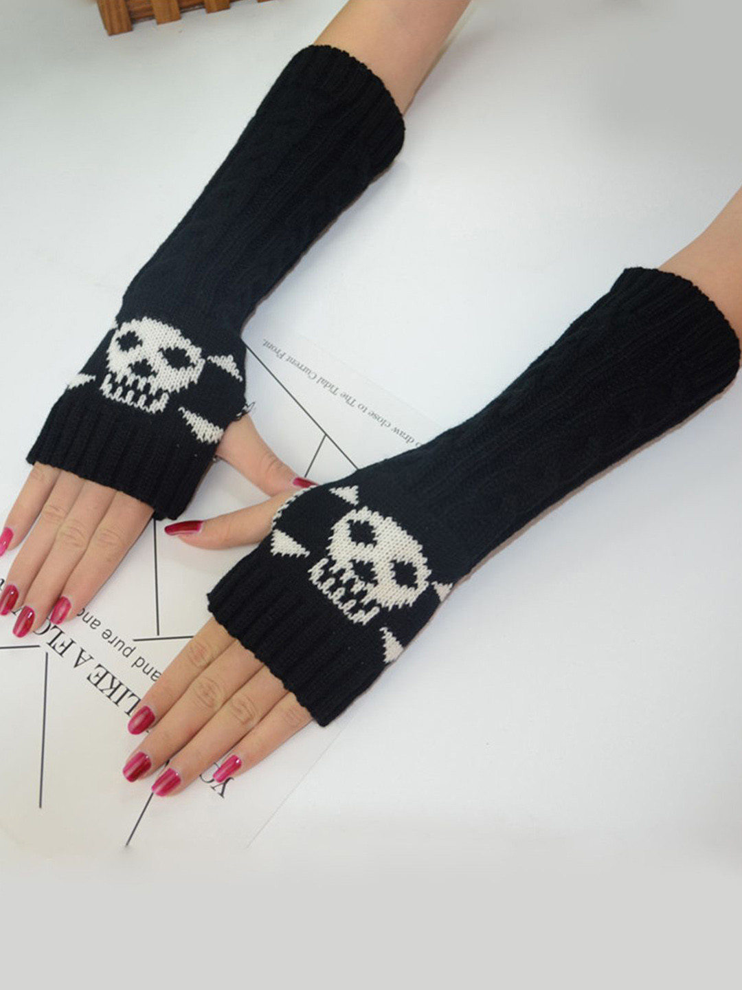 

Bold N Elegant Women Patterned Winter Gloves, Black