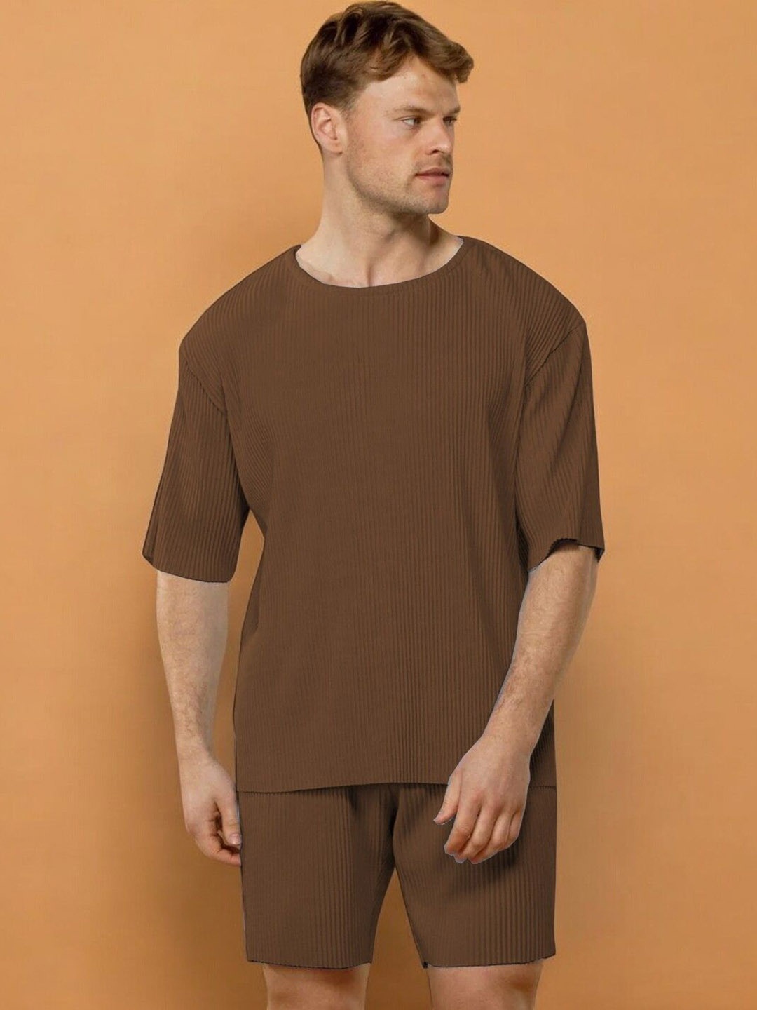 

CLAFOUTIS Self Design Round Neck T-Shirt & Shorts, Brown