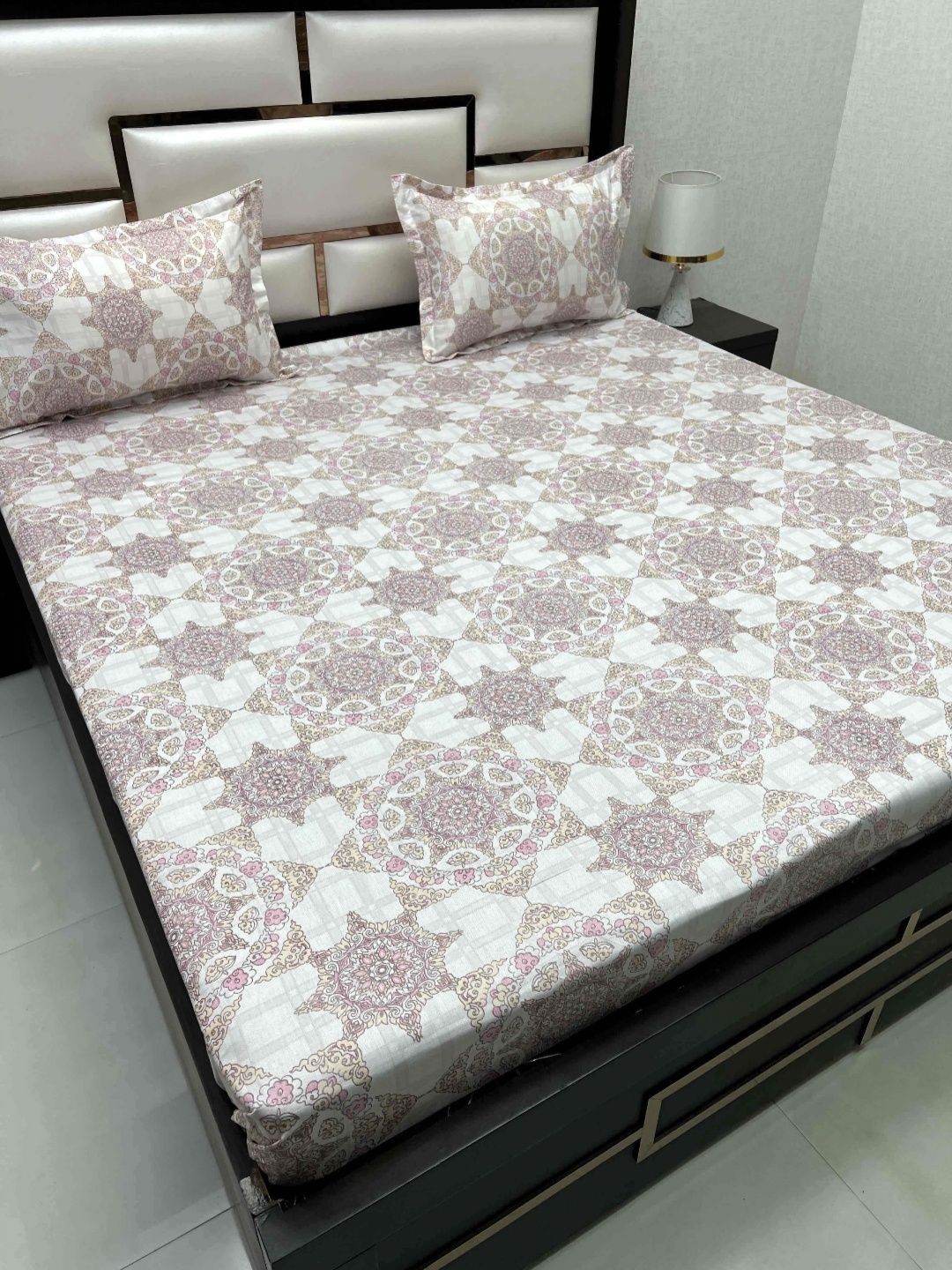 

Pure Decor Royal Passion Pink 400 TC Cotton Floral Queen Bedsheet Set-2.29 m x 2.53 m