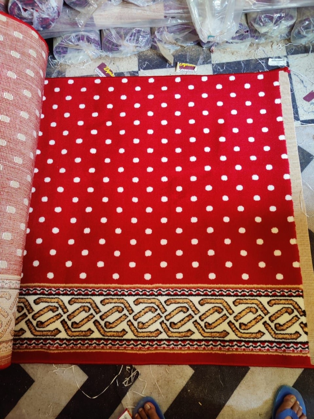 

Samjeeda Handloom carpets Black Geometric Anti-Skid Polyester Carpet