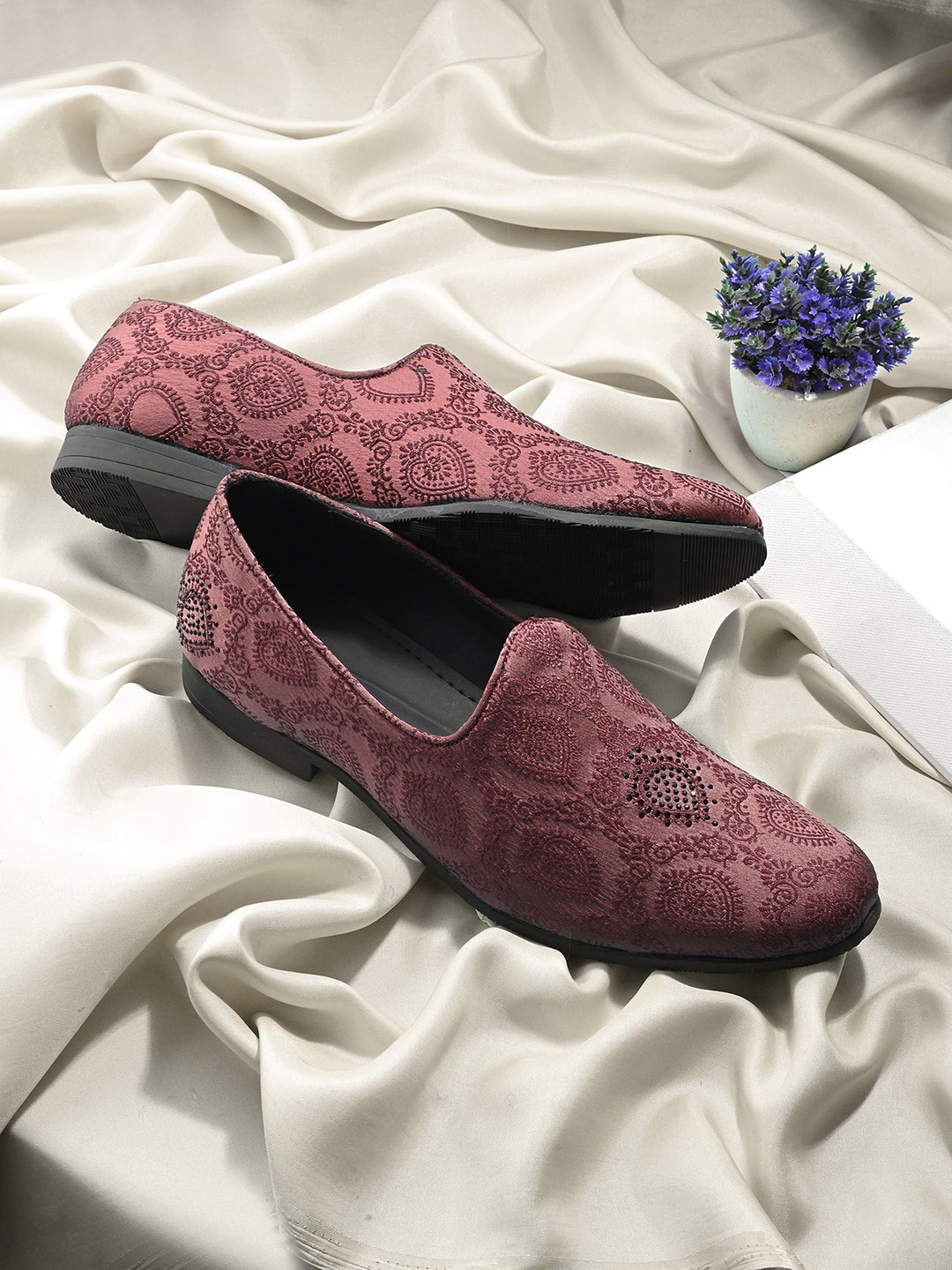 

House of Pataudi Men Embroidered Round Toe Casual Slip On Mojaris, Maroon