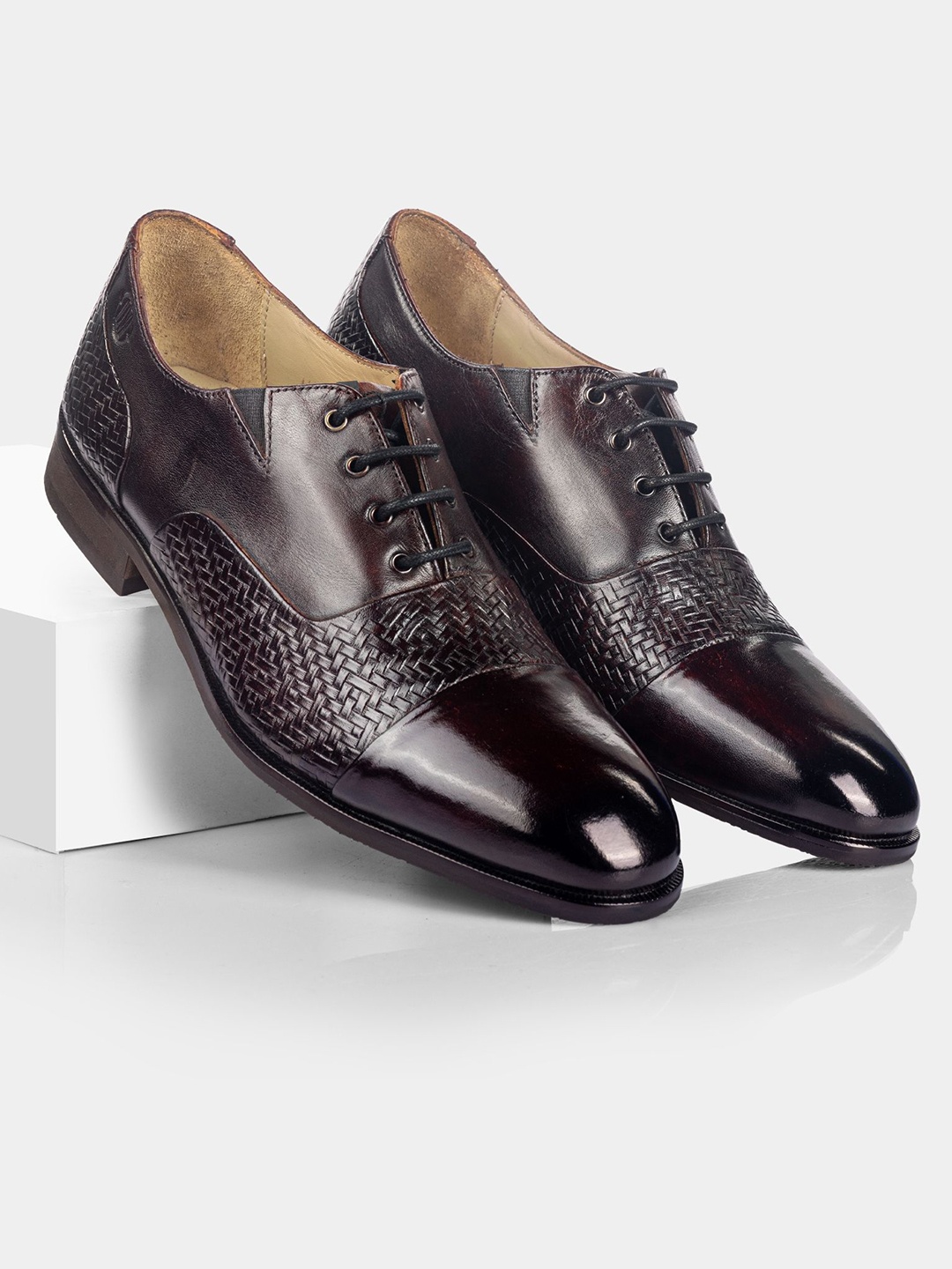

LA MARCA Men Leather Textured Formal Oxfords, Burgundy