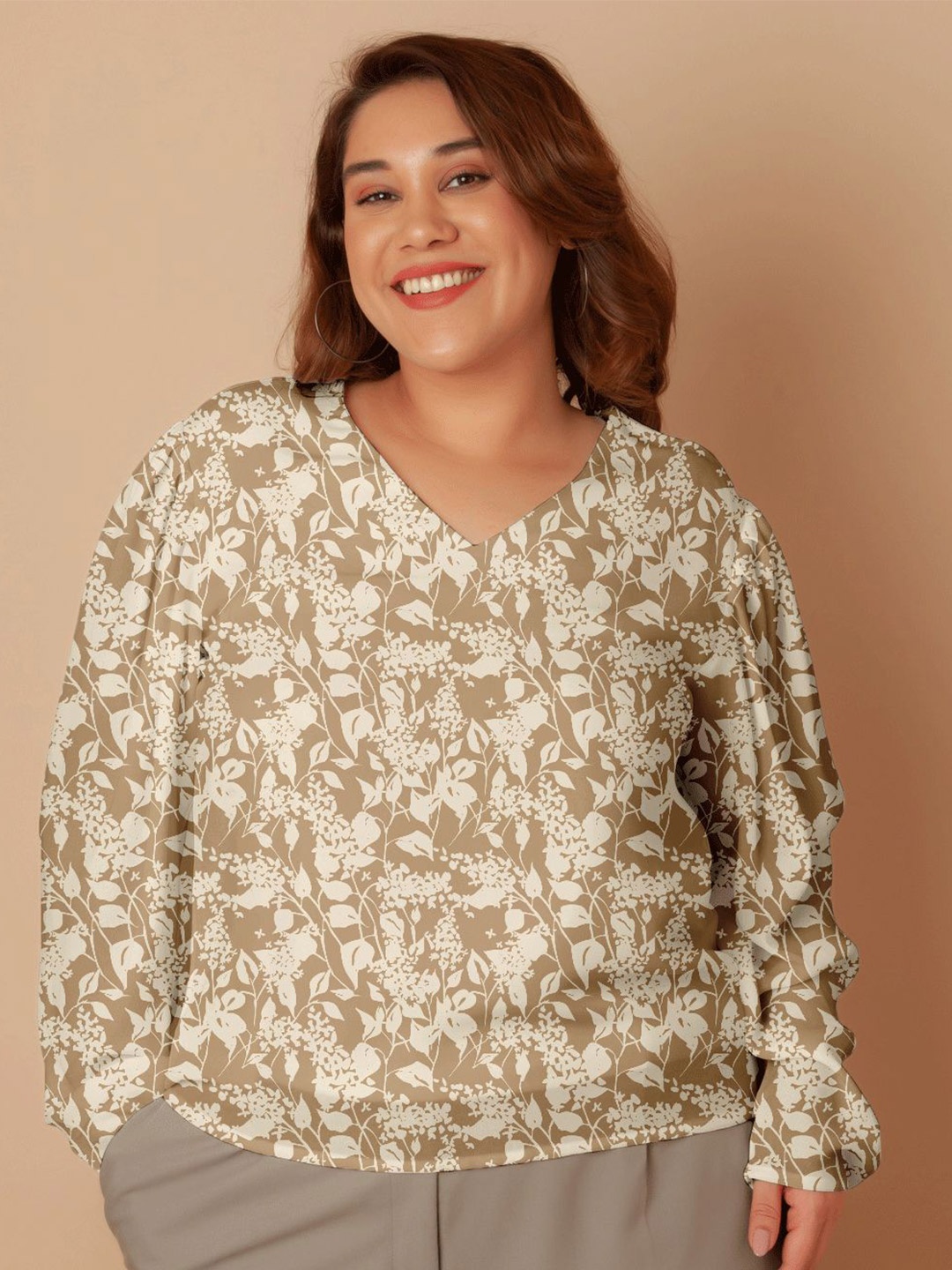 

Zink Curve Women Floral Printed Plus Size V-neck Top, Beige