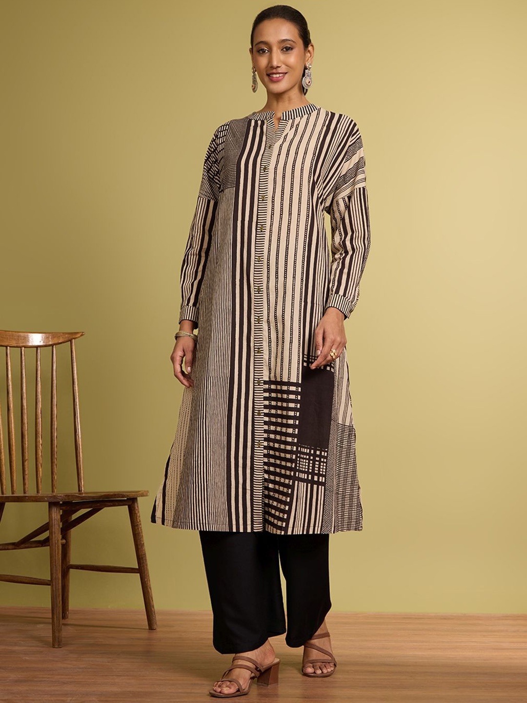 

Taneira Striped Mandarin Collar Bagru Block Printed Pure Cotton Straight Kurta, Black