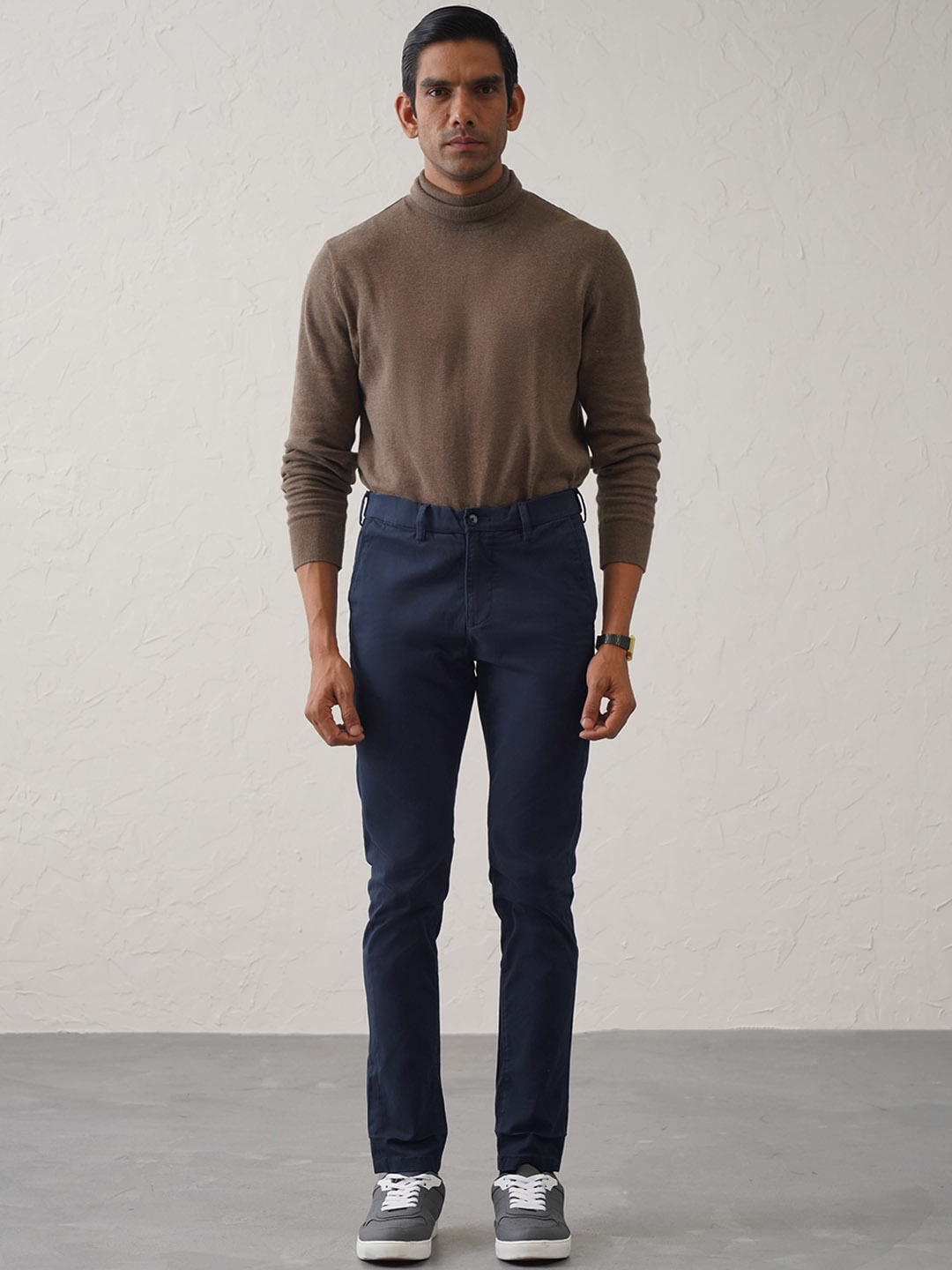 

Minus One Men Mid-Rise Chinos Trousers, Navy blue