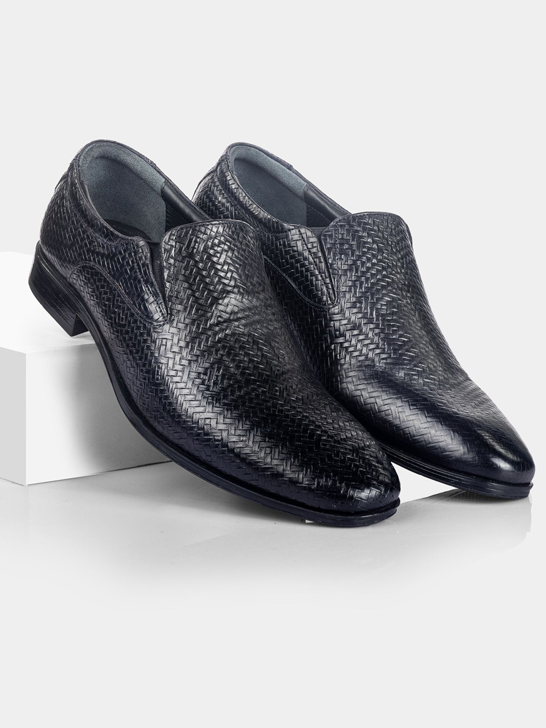 

LA MARCA Men Leather Woven Design Slip-On Shoes, Black