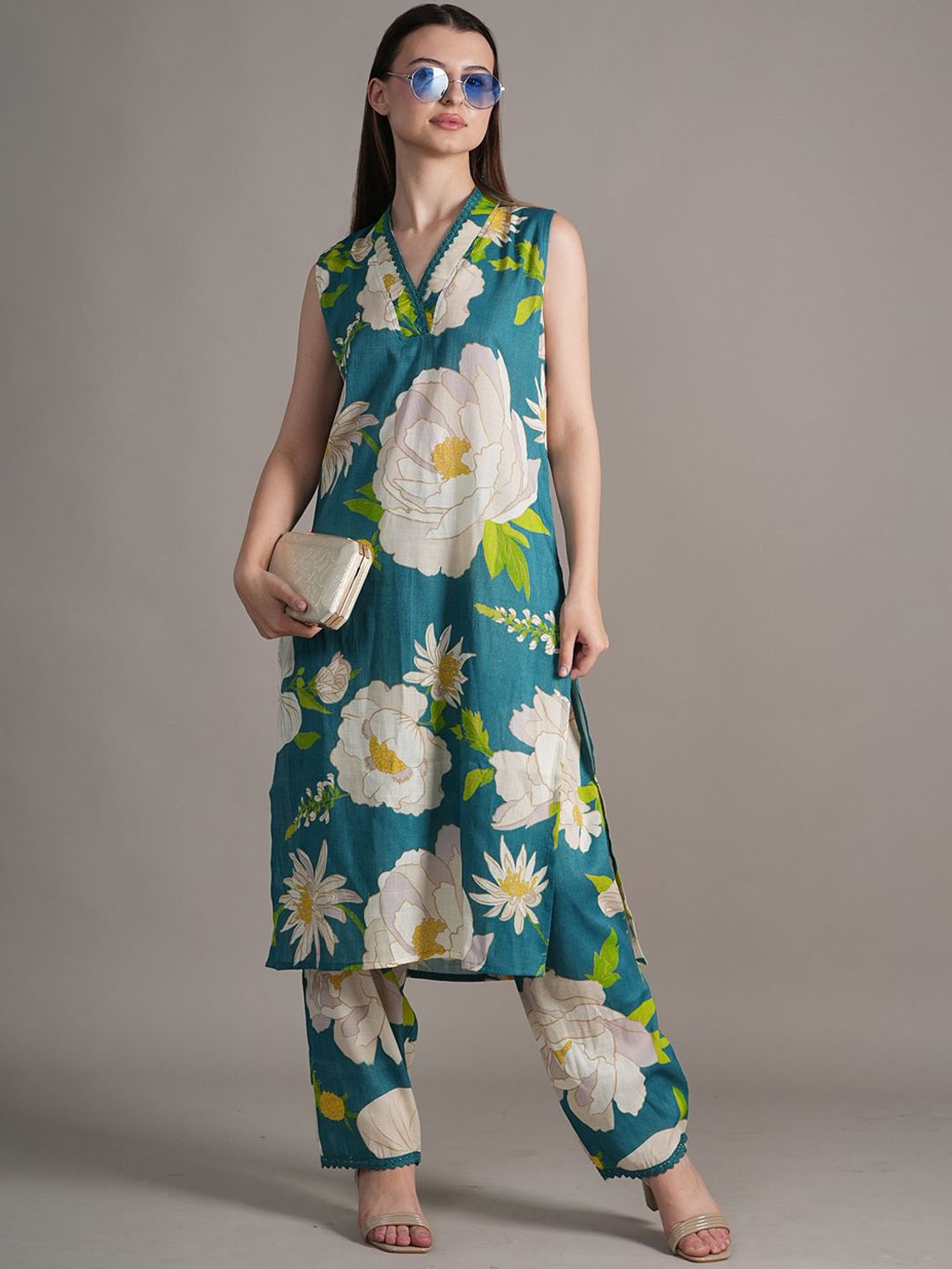 

BAESD Floral Printed Regular Straight Kurta with Palazzos, Blue