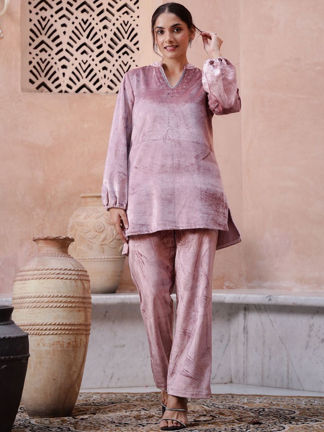 

RangDeep Embellished Mandarin Collar Long Sleeves Top With Trouser, Mauve