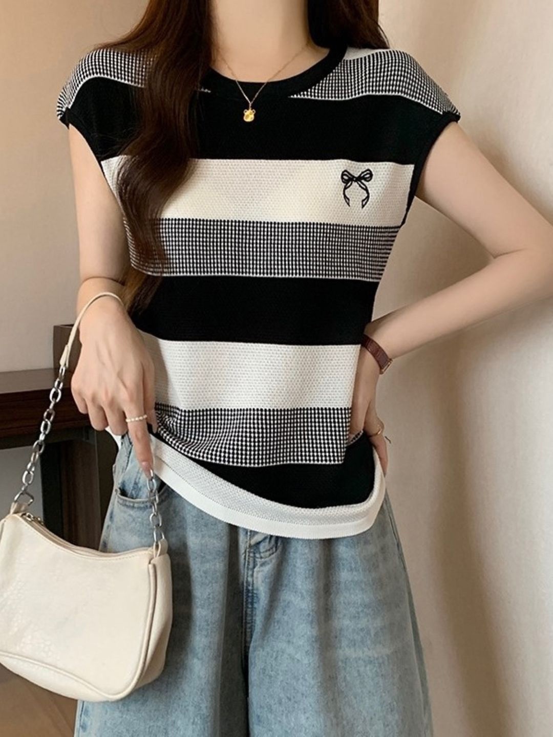 

KPOP Women Striped Round Neck Short Sleeves Pullover Sweater, Black