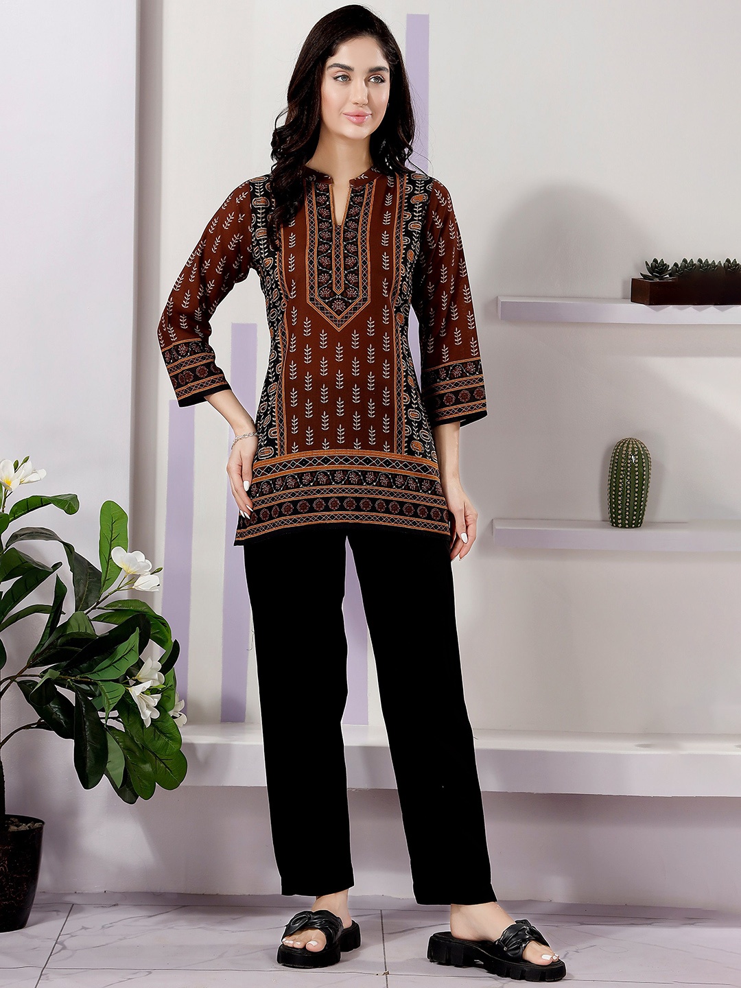 

keshubaba Floral Printed Mandarin Collar Sequinned Cotton Straight Kurta, Brown