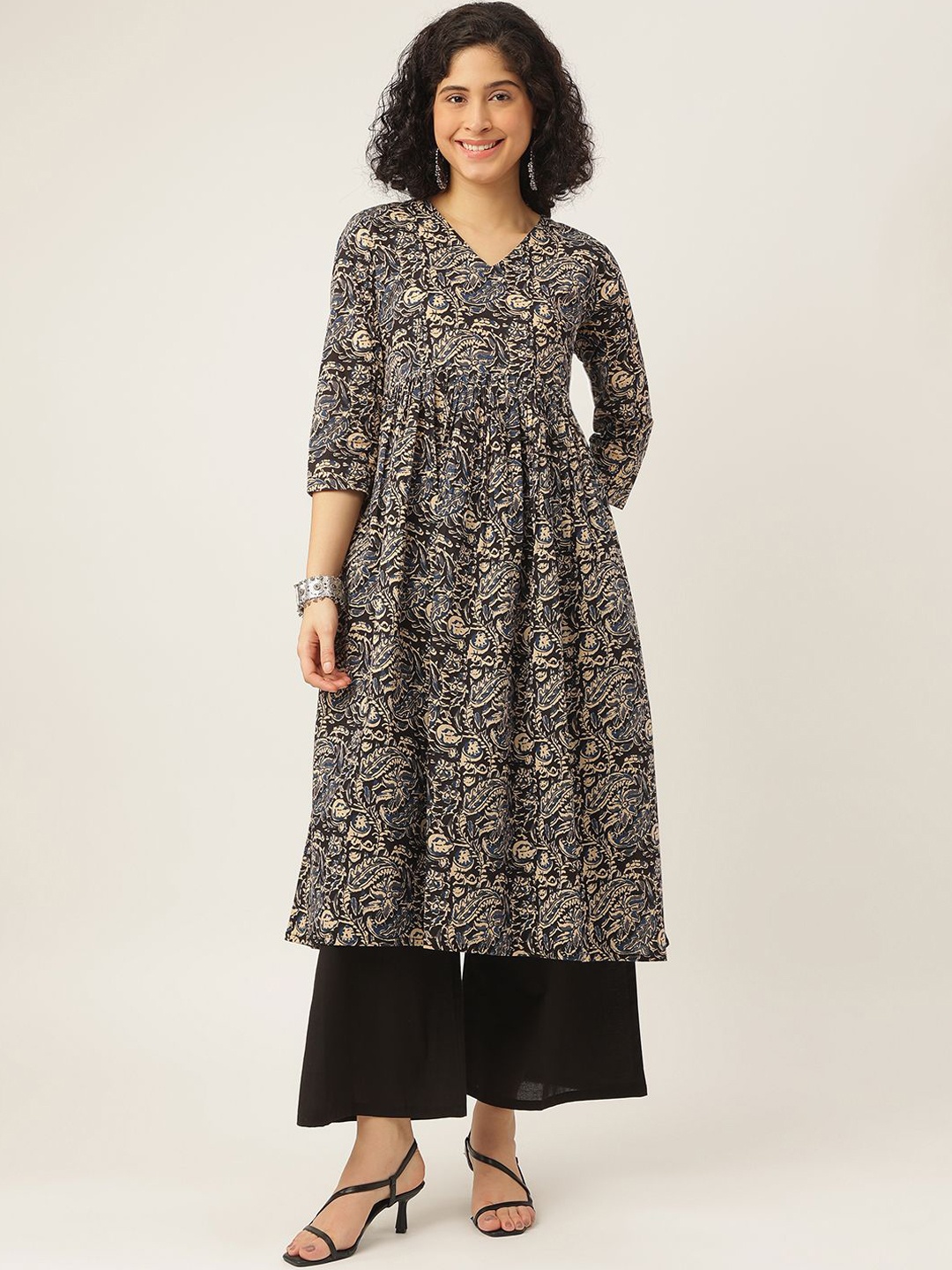 

SPARSA V-Neck Floral Printed Pleated Pure Cotton Anarkali Kurta with Palazzos, Black