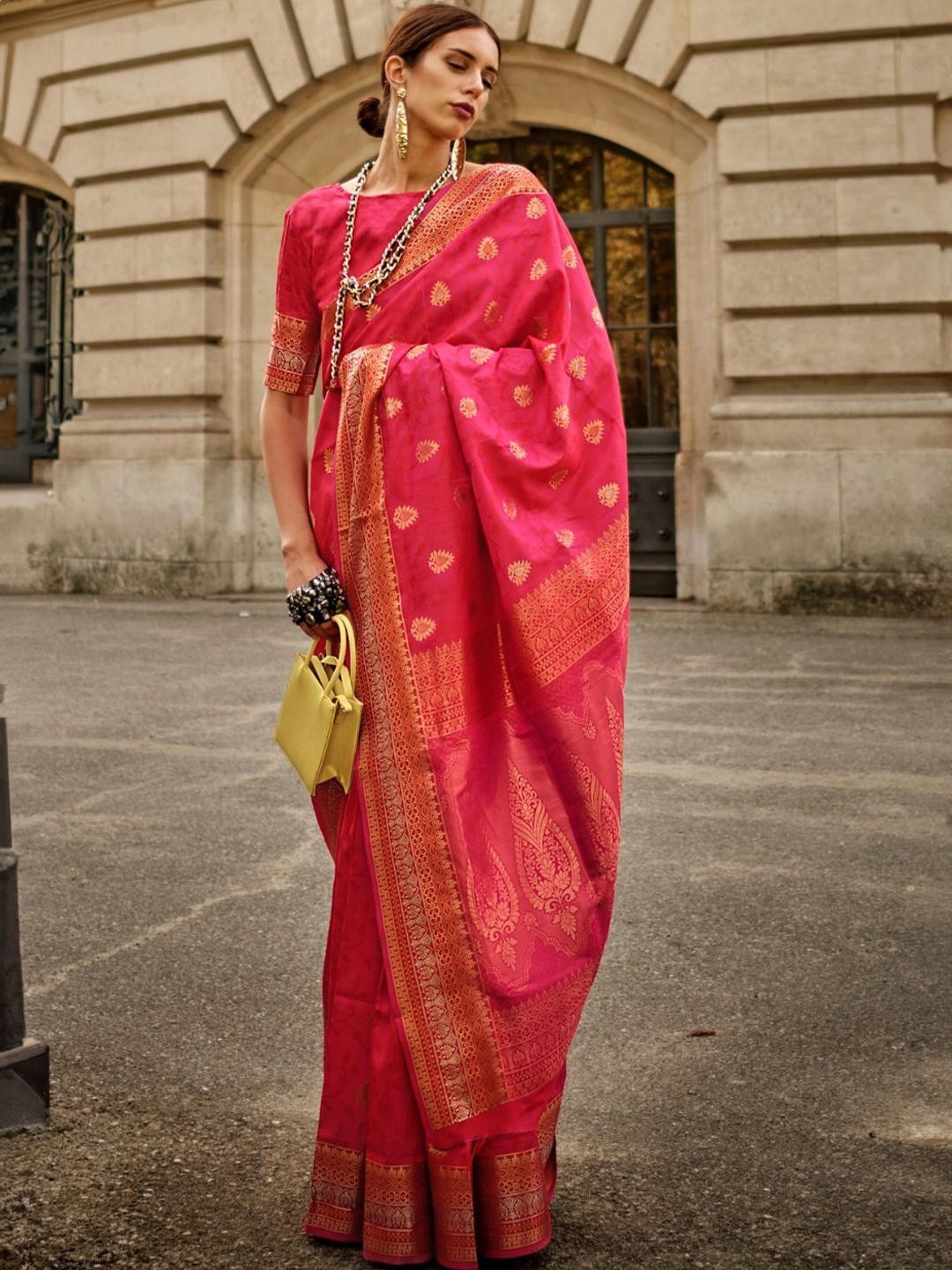 

DEVATITHI Woven Design Zari Saree, Pink