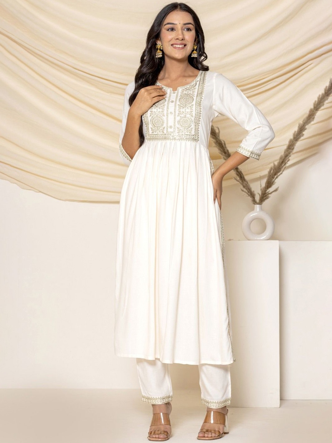 

VEDANA Floral Embroidered Round Neck High Slit Sequinned Kurta With Trouser, Off white