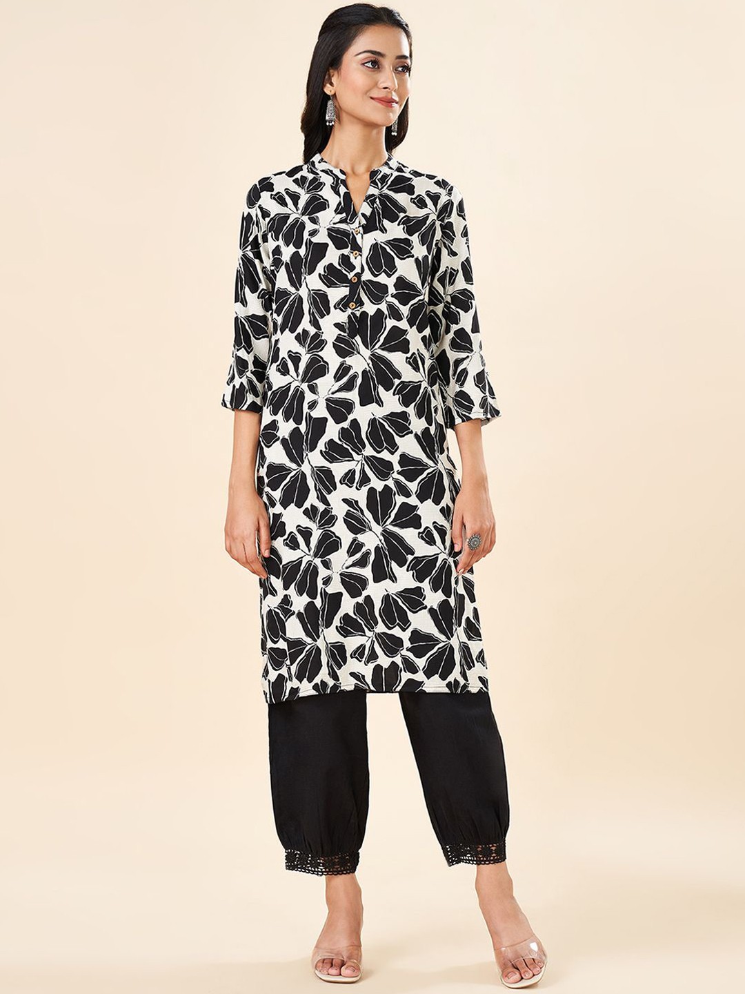 

RANGMANCH BY PANTALOONS Floral Printed Mandarin Collar Straight Kurta, Black