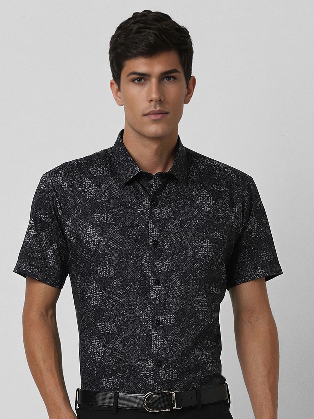 

V Dot Men Slim Fit Floral Opaque Printed Party Shirt, Black