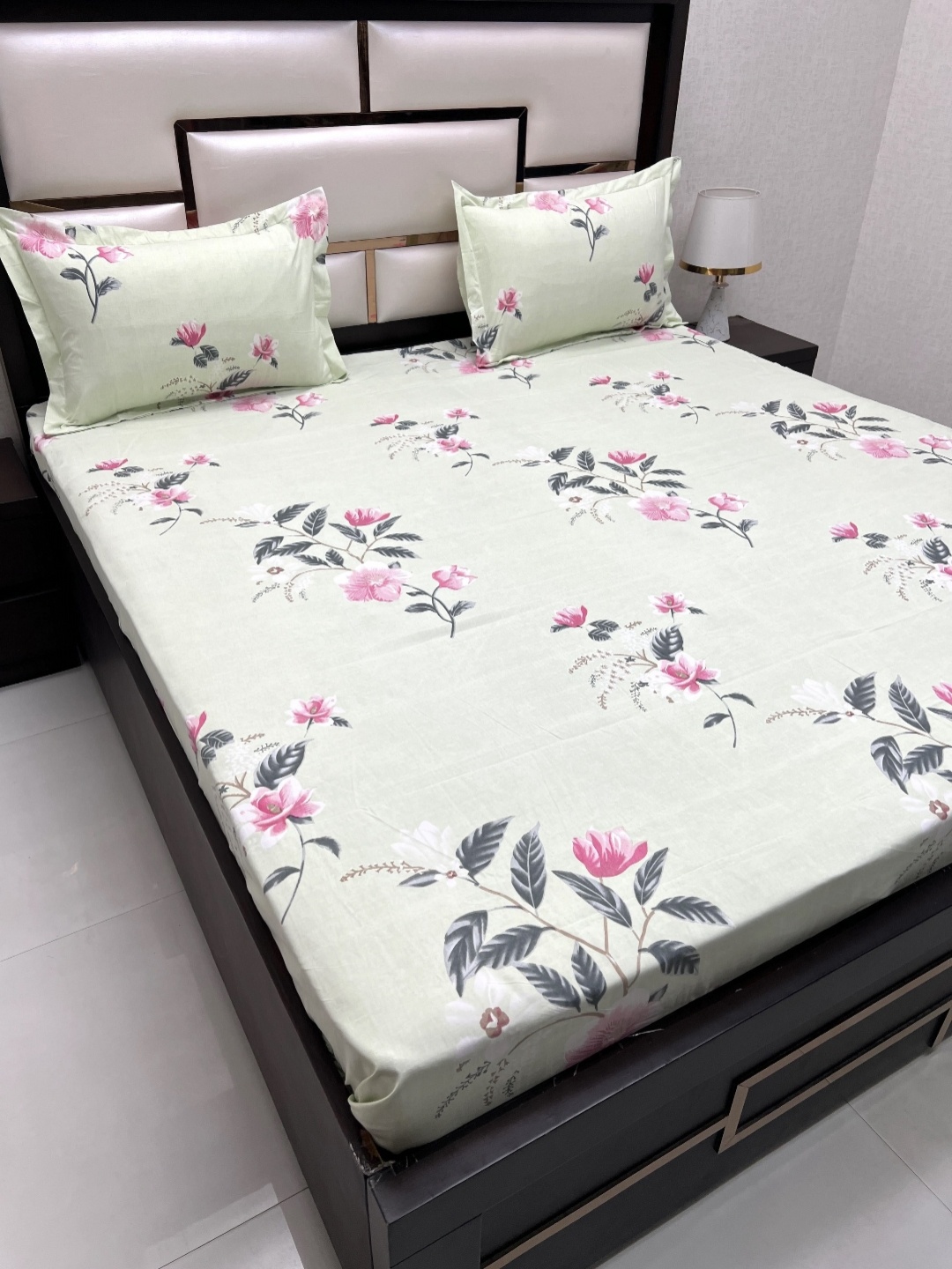 

Pure Decor Queen Size Double Bedsheet With 2 Pillow Covers 2.28m X 2.54m, Green