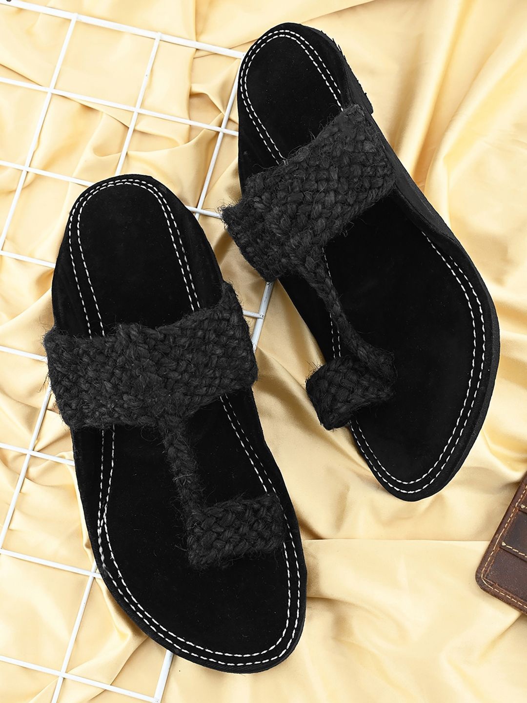 

Apratim Men Open Toe Flats, Black