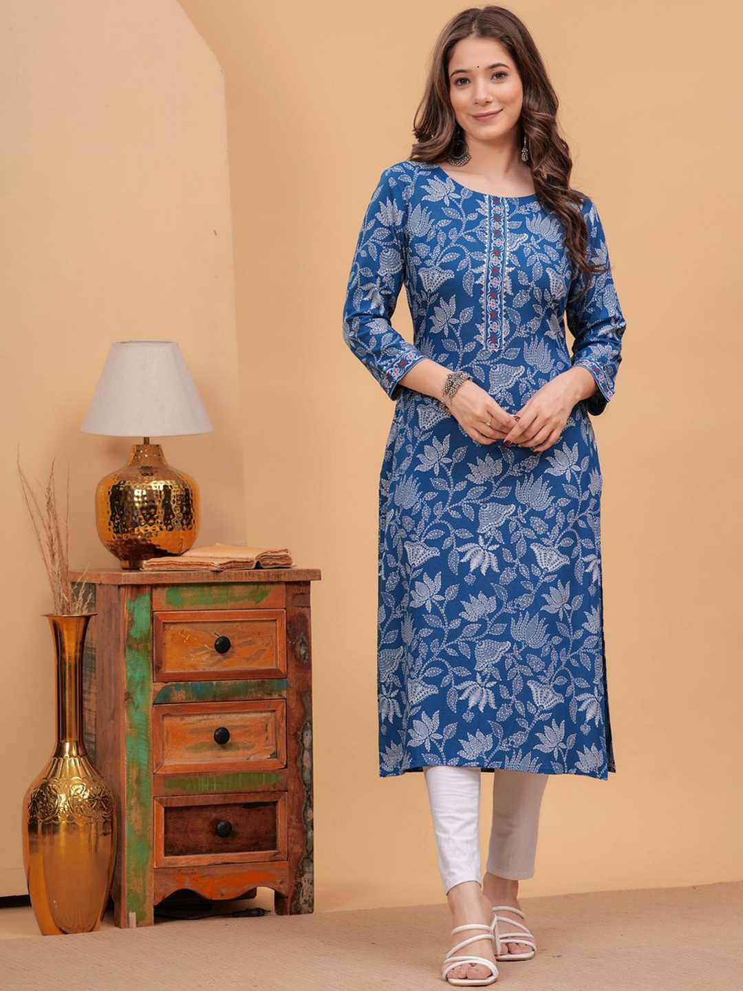 

PURSHOTTAM WALA Floral Printed Gotta Patti Straight Kurta, Turquoise blue