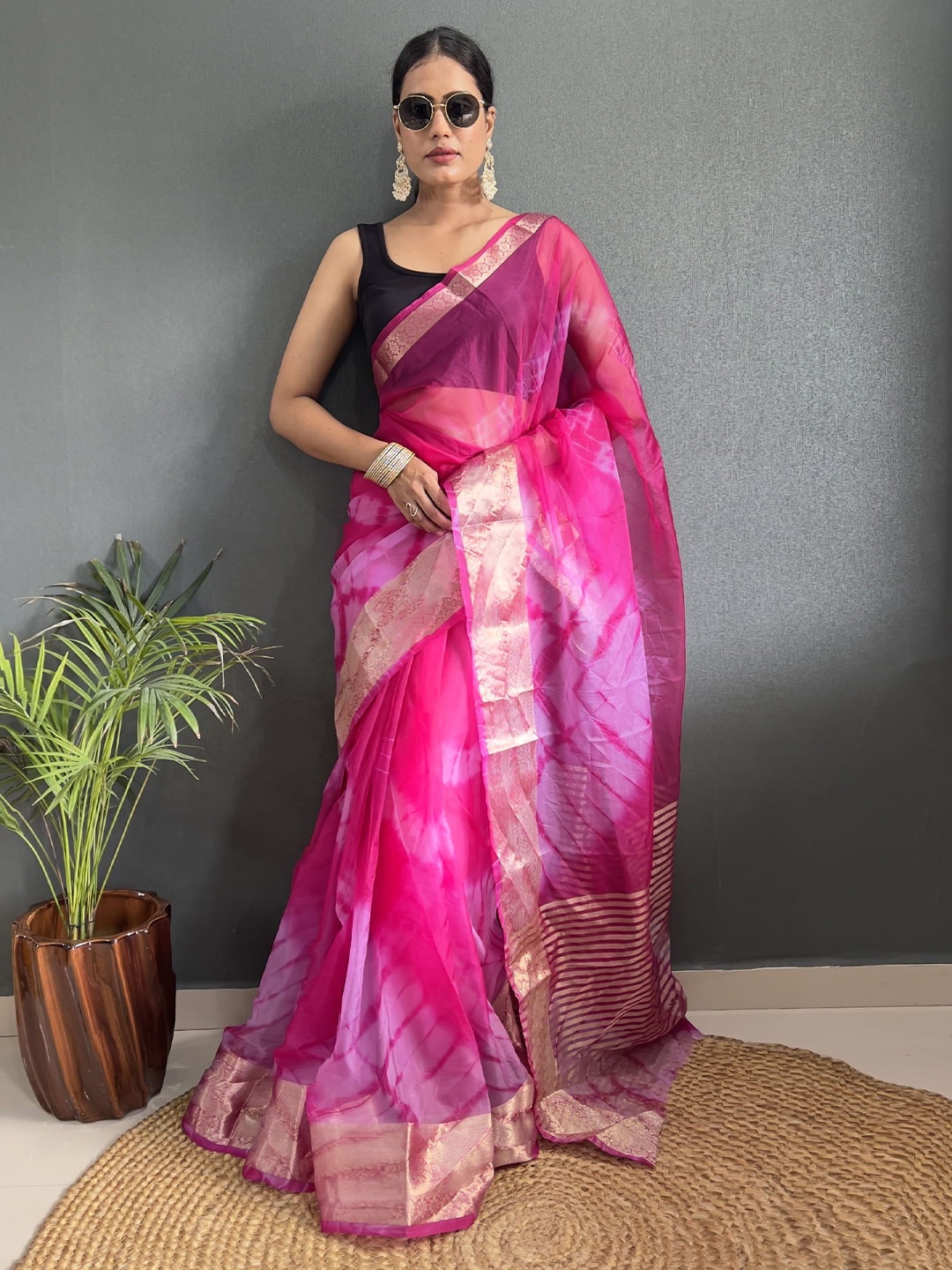 

V3 FASHION STUDIO Tie and Dye Zari Organza Saree, Pink