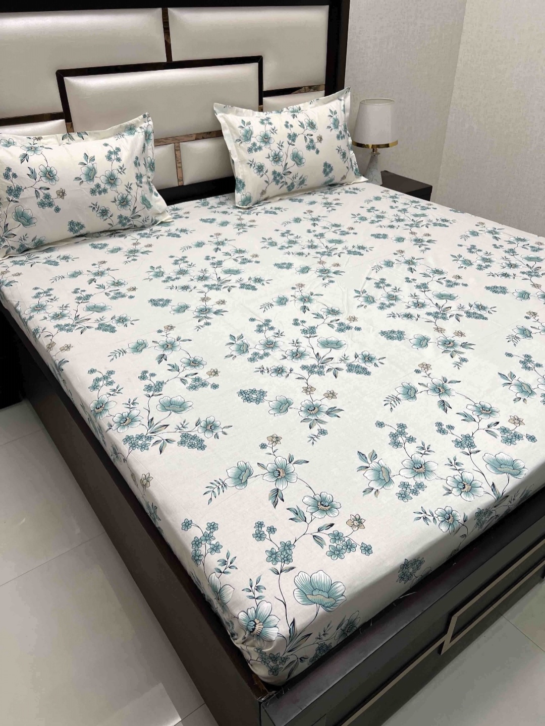 

Pure Decor Royal Passion White 400 TC Cotton Floral Queen Bedsheet Set-2.29 m x 2.53 m