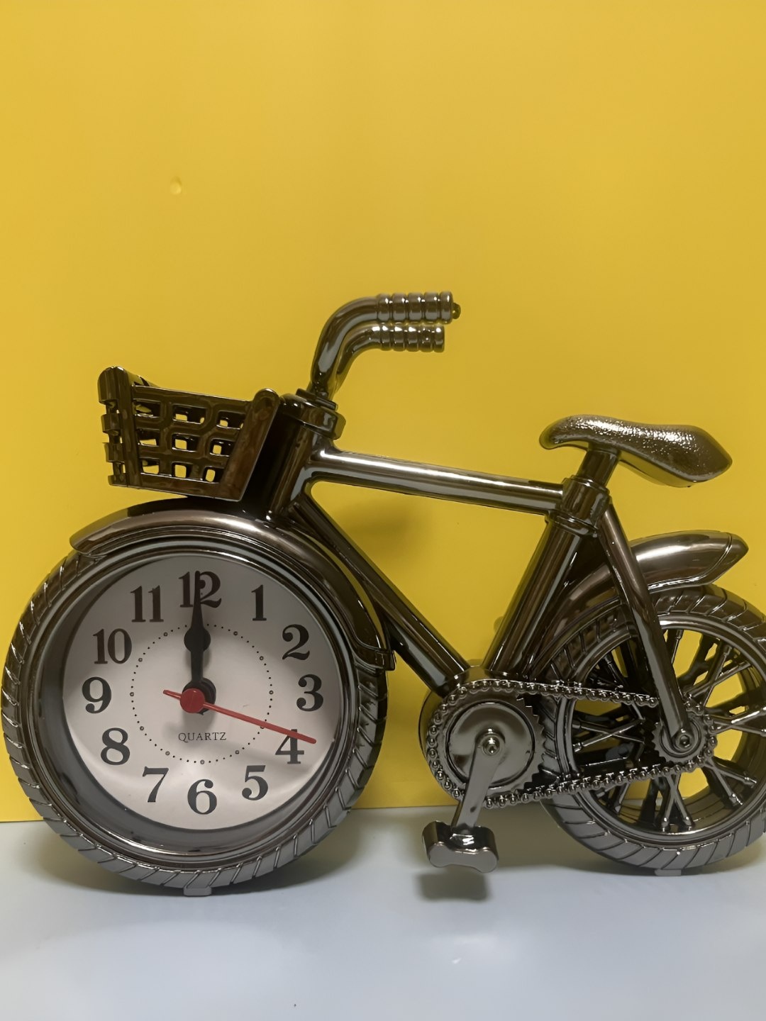 

Spiaty Black & White Bicycle Shaped Round Alarm Clock