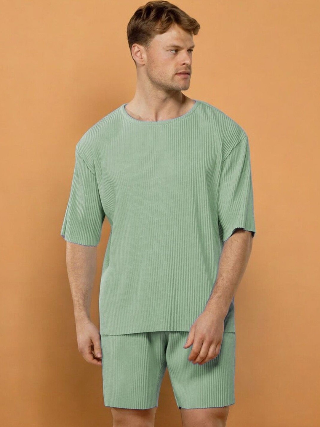 

CLAFOUTIS Self Design Round Neck T-Shirt & Shorts, Green