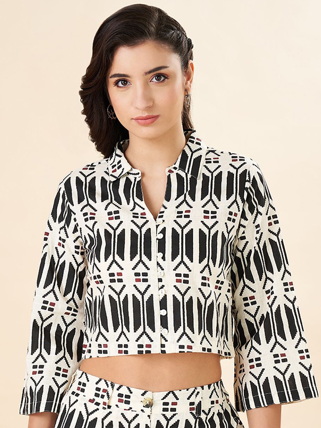 

AKKRITI BY PANTALOONS Women Pure Cotton Printed Shirt Collar Crop Top, White