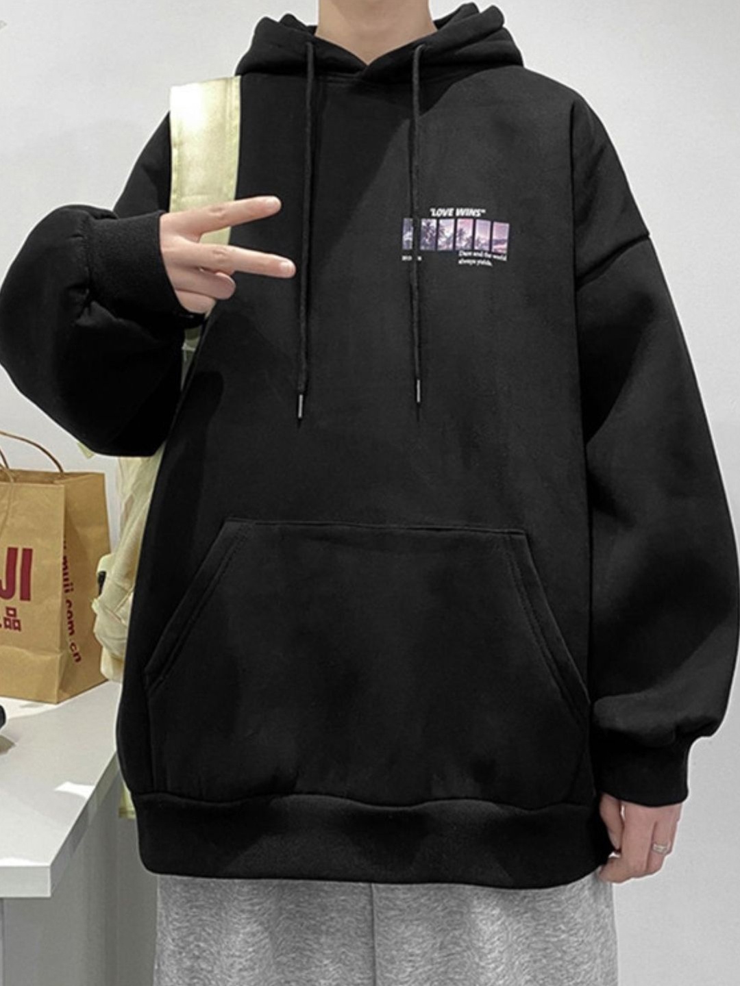

KPOP Men Printed Hooded Sweatshirt, Black