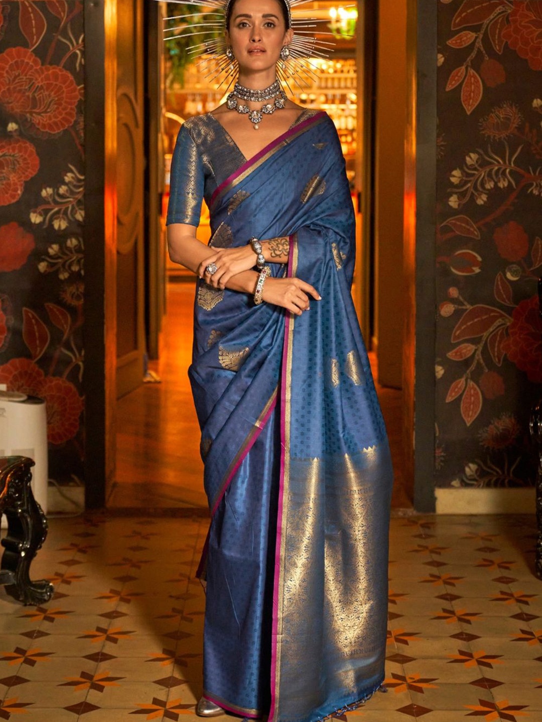 

DEVATITHI Woven Design Zari Saree, Blue