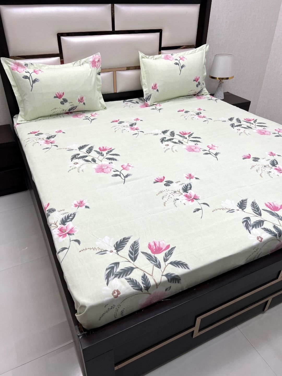 

Pure Decor Queen Size Double Bedsheet With 2 Pillow Covers 2.28m X 2.54m, Green