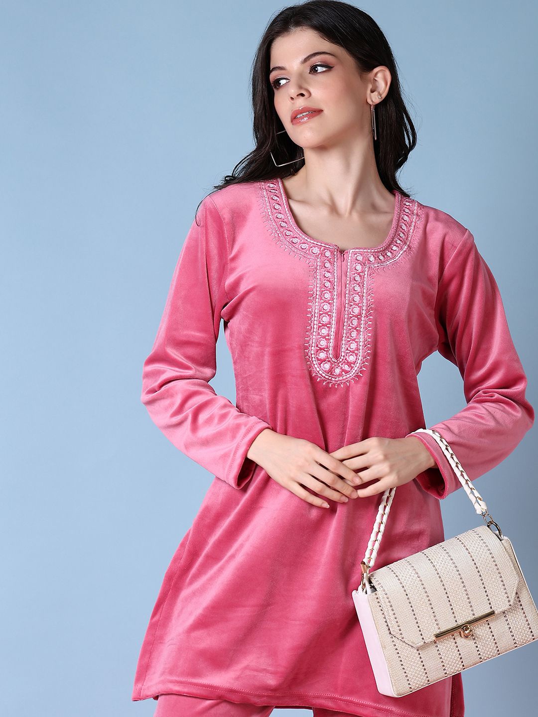 

V-Mart Women Ethnic Motifs Embroidered Long Sleeve Straight Kurtis, Pink