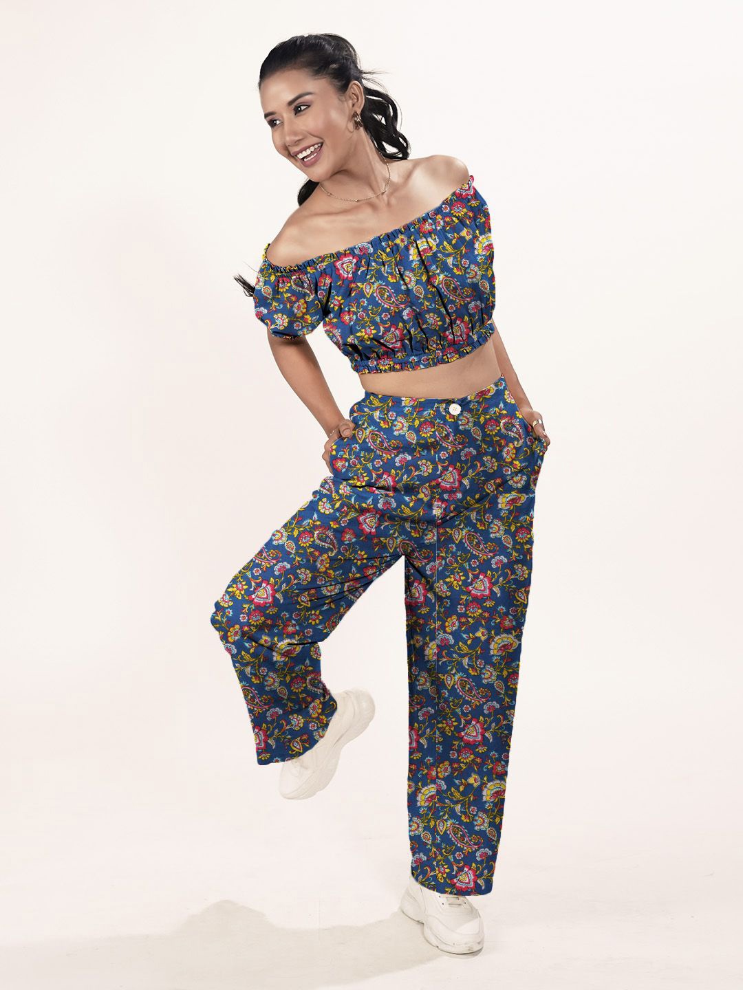 

Zink London Women Floral Printed Straight Fit High-Rise Trousers, Blue