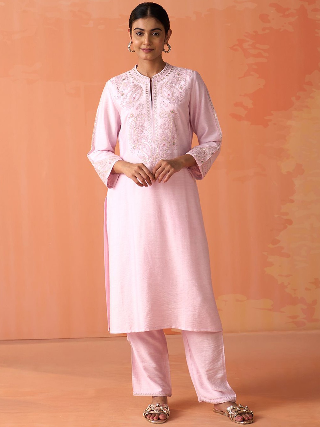 

Lakshita Paisley Embroidered Straight Kurta & Trouser, Pink